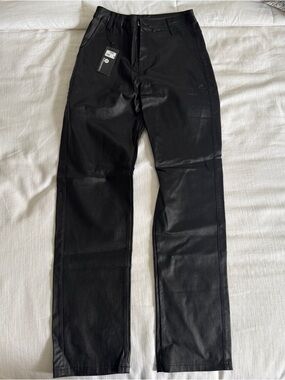 Women’s Straight Faux-Leather Pants in Black